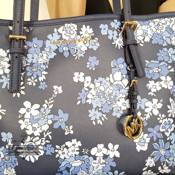 NWT Michael Kors Carryall Tote Navy Floral Bag - Picture 3 of 7